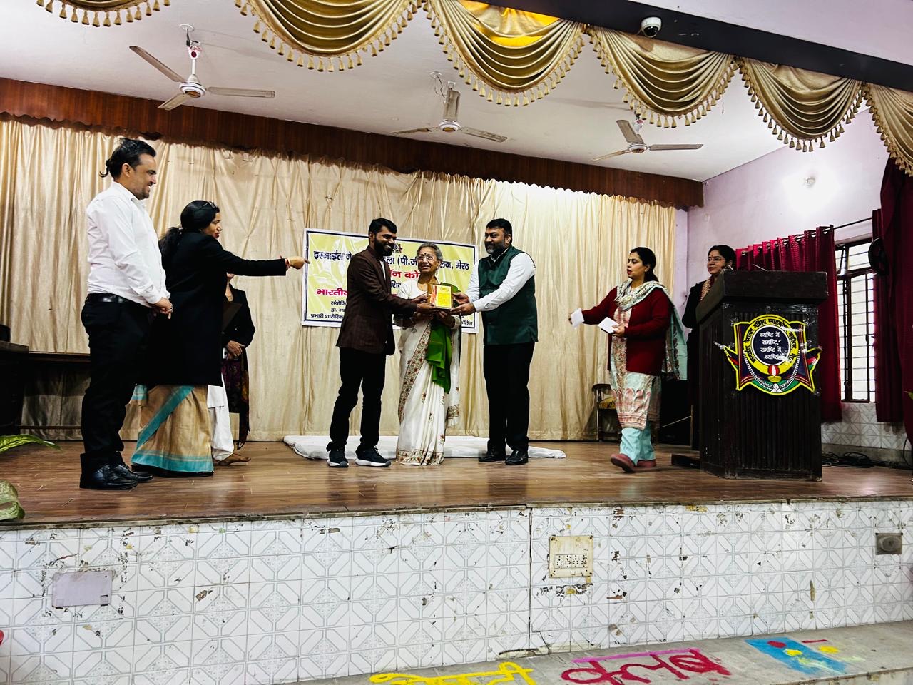VyayamVibes founder receiving an award on stage